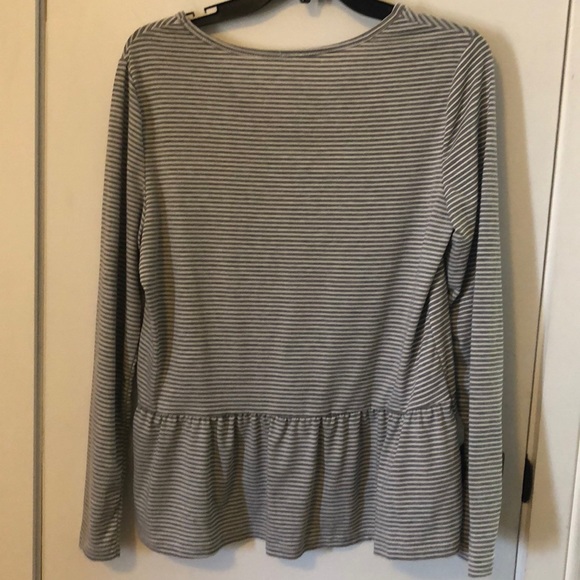 NWT Silverwear size Sm. Grey/white top - Picture 6 of 7